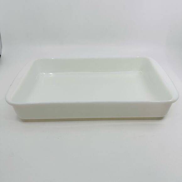 Pyrex White Baker 232 Opal Milk Glass Ovenware Kitchenware Bakeware USA Dish Vtg - Picture 1 of 6